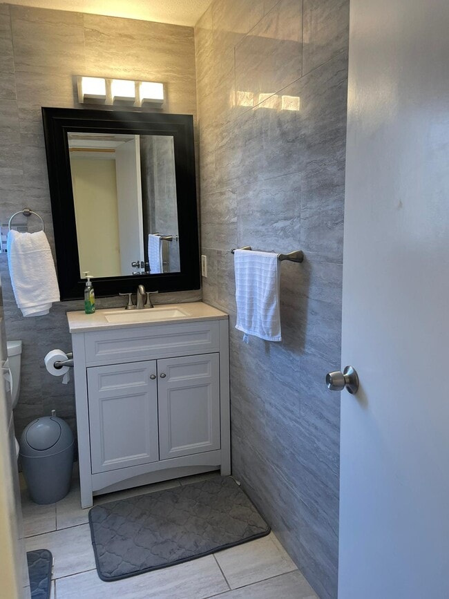 bathroom - 178 Maple Ct