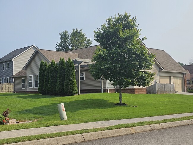 Building Photo - 13038 Peach View Dr