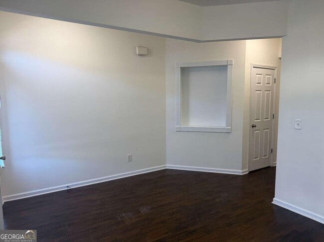 Building Photo - 2729 Heathrow Dr