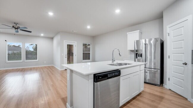 Building Photo - 4BR Home in Heart of Rogers – Near Downtown & Parks