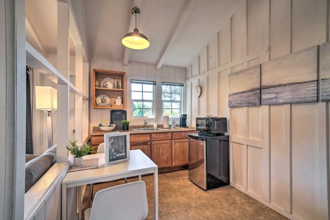 Building Photo - 2933 La Combadura Rd