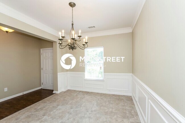 Building Photo - 5 Bedroom Pet-Friendly Home in Charlotte, NC with Main Street Renewal