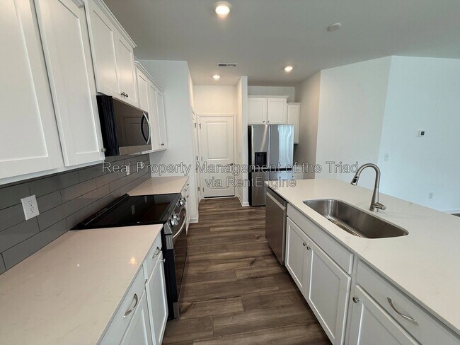Foto del edificio - 5236 Amaryllis Wy