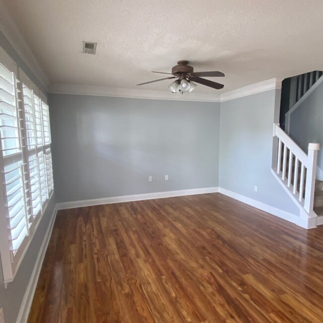 Building Photo - Pristine 2Br 2.5Ba in Persimmon Hill