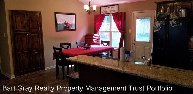 Foto del edificio - 3 br, 2 bath House - 117 Peach Street