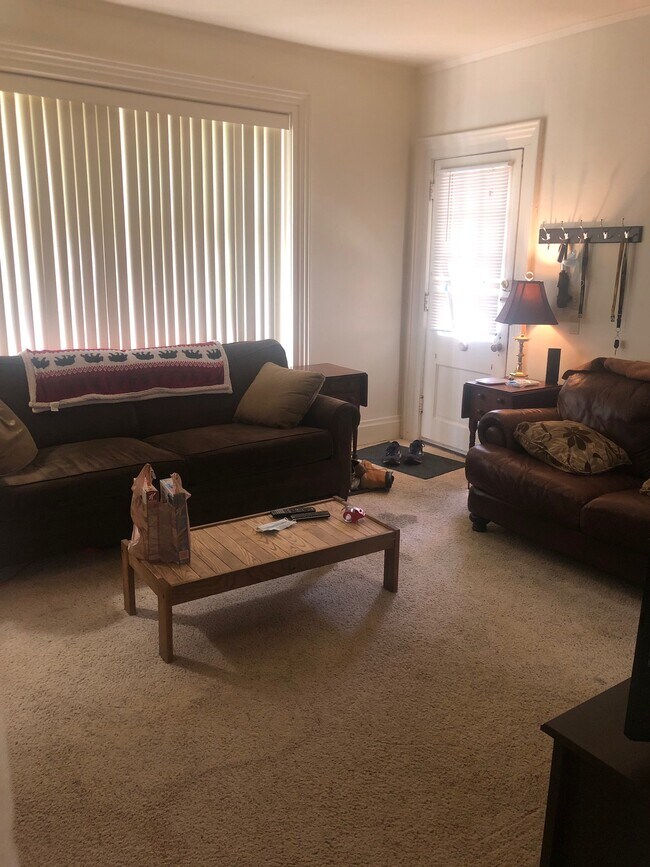 Living Room - 316 N State St