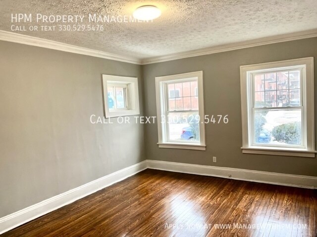 Building Photo - Updated One-Bedroom Apartment - Half Off S...