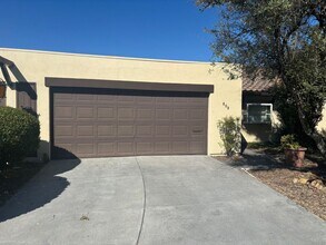 Building Photo - 808 Shady Oak Dr