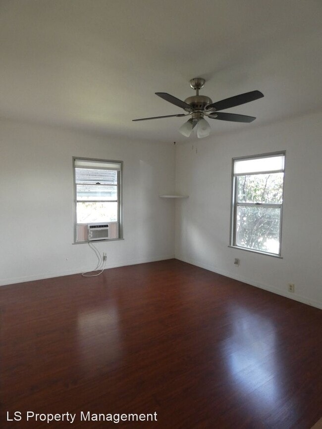 Building Photo - 3 br, 1 bath House - 2744 E. Jackson St.