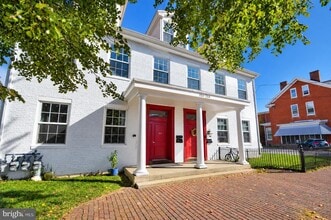 Building Photo - 211 E Union St