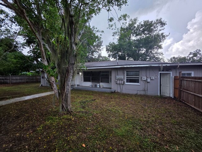 Building Photo - 5401 Russell Ave