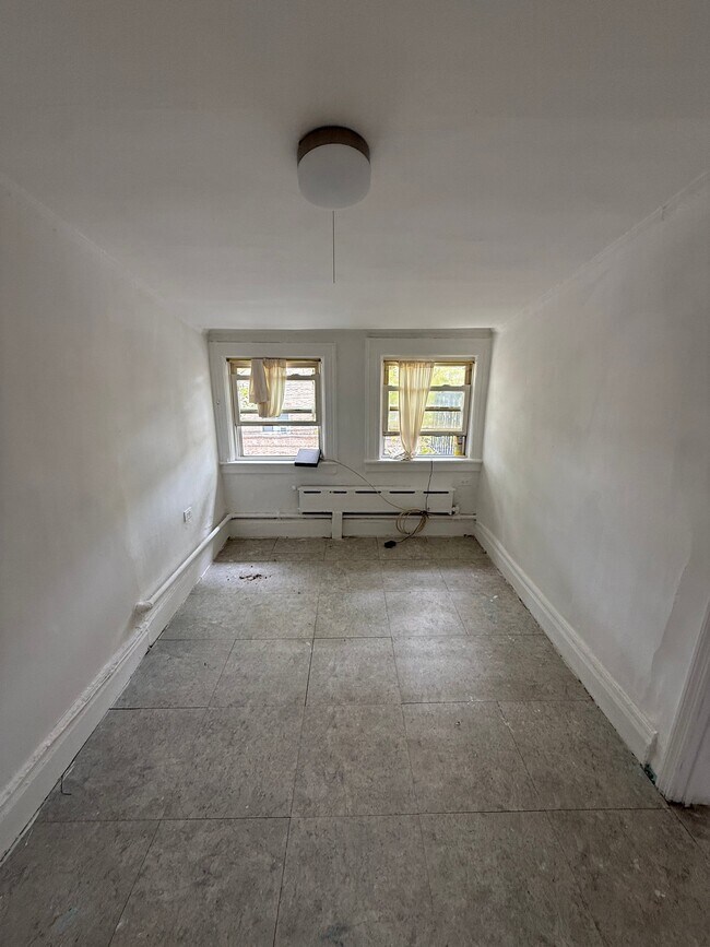 Foto del edificio - 114 Highlawn Ave