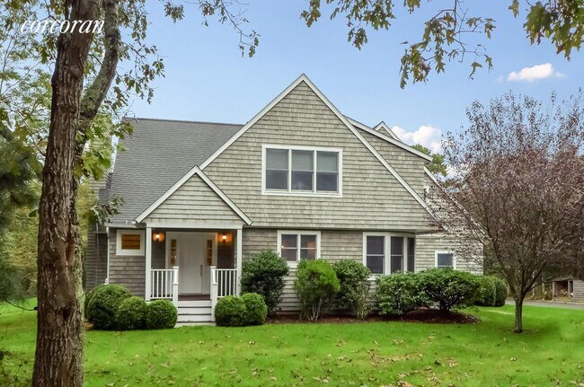 Building Photo - 10 Knoll Ln