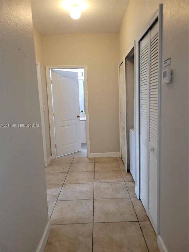 Foto del edificio - 1663 SE 29th St