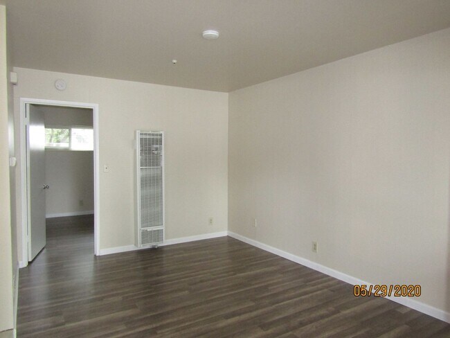 Foto del edificio - Cozy Updated One Bed One Bath Apartment Ne...
