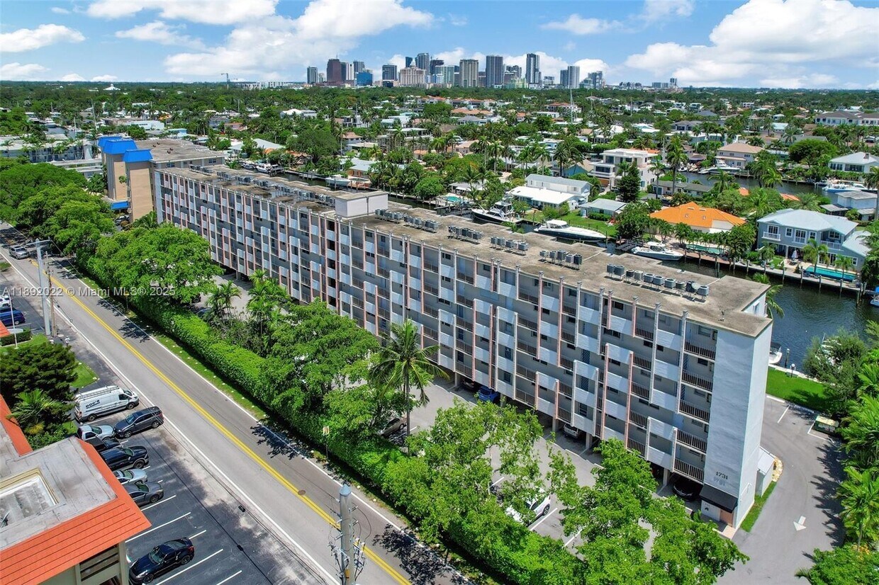 Foto principal - 1731 SE 15th St