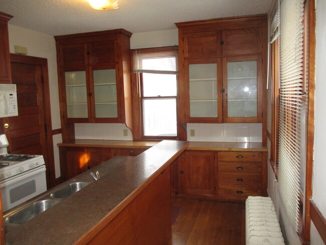 Building Photo - 3227 29th Ave S