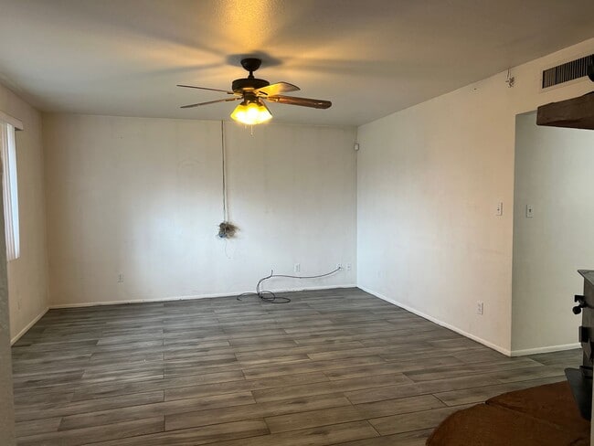 Building Photo - 4 Bed, 2 Bath with Huge Shop/Garage