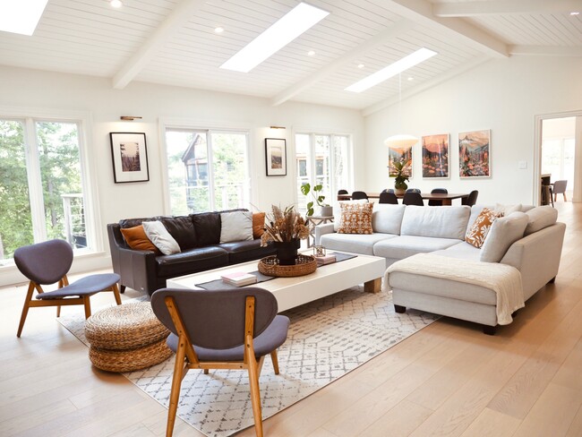 Photo du bâtiment - 4 Bedroom, 4 Bathroom Executive Bungalow f...