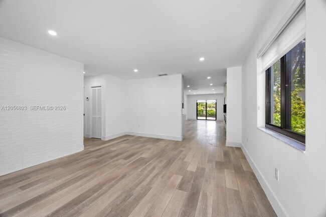 Foto del edificio - 3052 SW 26th St