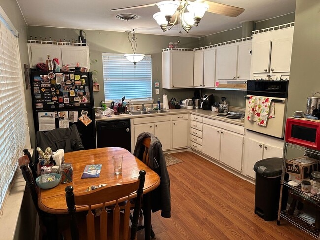 Building Photo - Clarkedale Single-Family 3BR Available Feb...