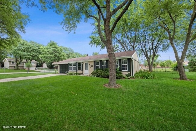 Building Photo - 631 Duxbury Ln
