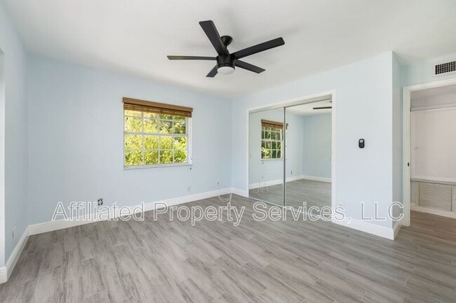 Foto del edificio - 5207 N Flagler Dr