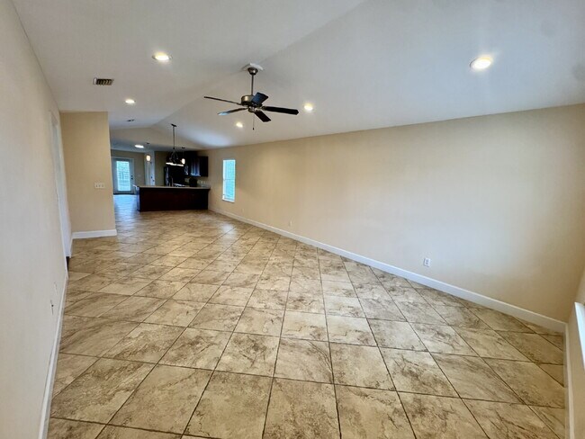 Foto del edificio - Charming 2 Bed, 2 Bath Home in Lynn Haven, FL - Perfect for Cozy Living!