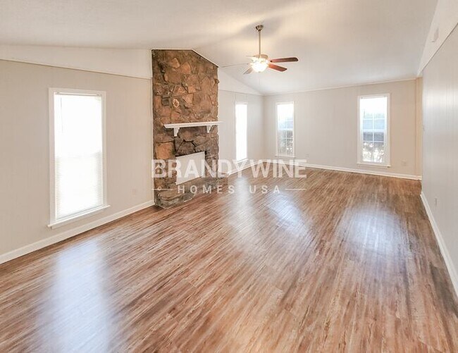 Building Photo - 6395 Golden Park Dr