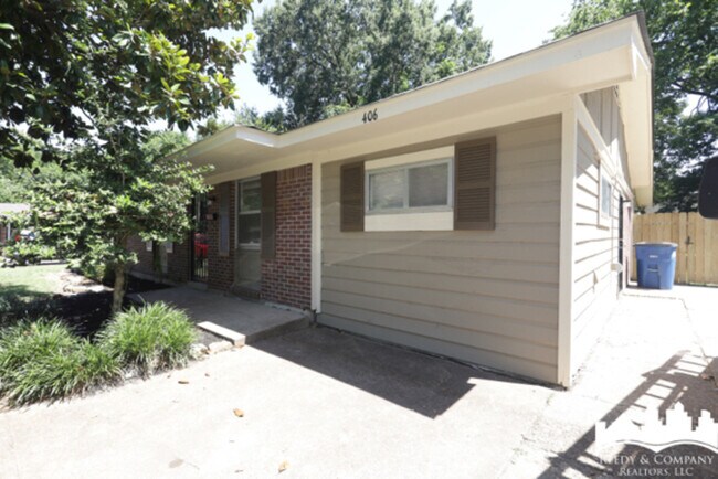 Building Photo - 406 W Bond Ave