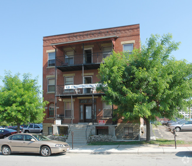 Building Photo - 104 W Main St