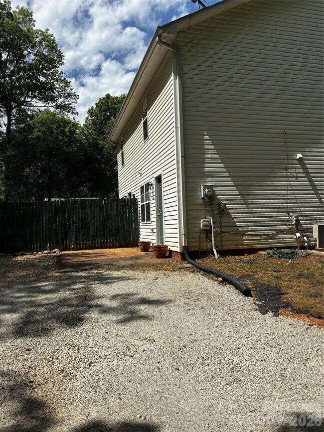 Foto del edificio - 5906 E North Carolina 150 Hwy