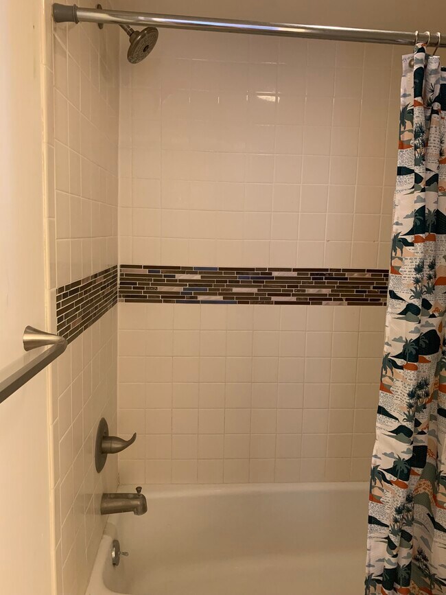 Baño - 200 Highland Ave