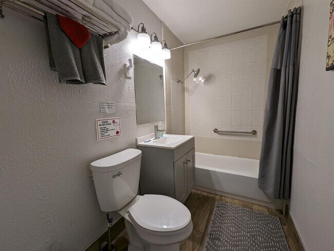 Building Photo - 2907 Briarwick Ln