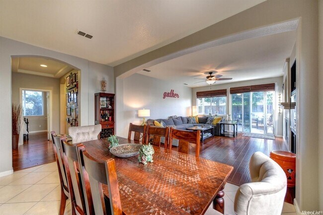Building Photo - HALF OFF ONE MONTH RENT IF APPROVED AND MO...