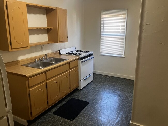 Building Photo - 3309-3313 Main St