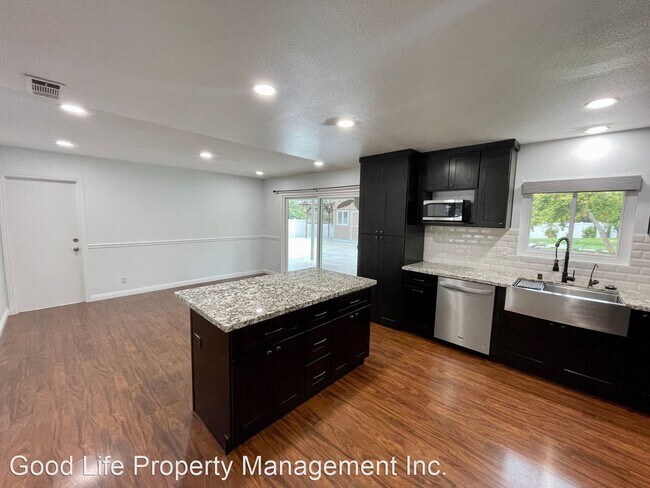 Building Photo - 3 br, 2 bath House - 723 Via Flora Rd