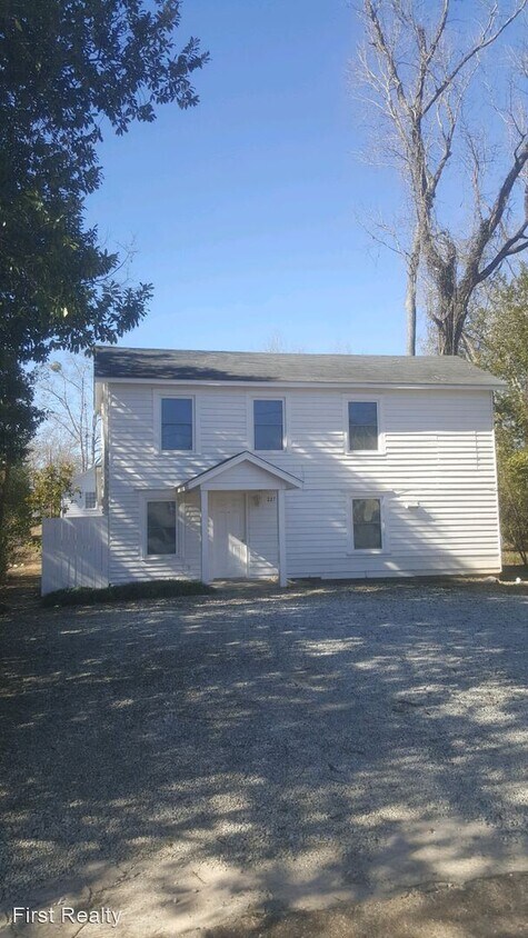 Primary Photo - 2 br, 2 bath House - 227 N. Debardeleben St.