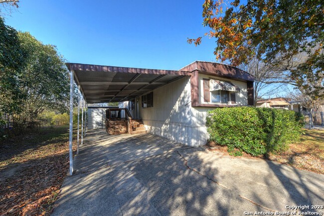 Building Photo - 2 Bedroom/1 Bathroom Home in the Green Val...