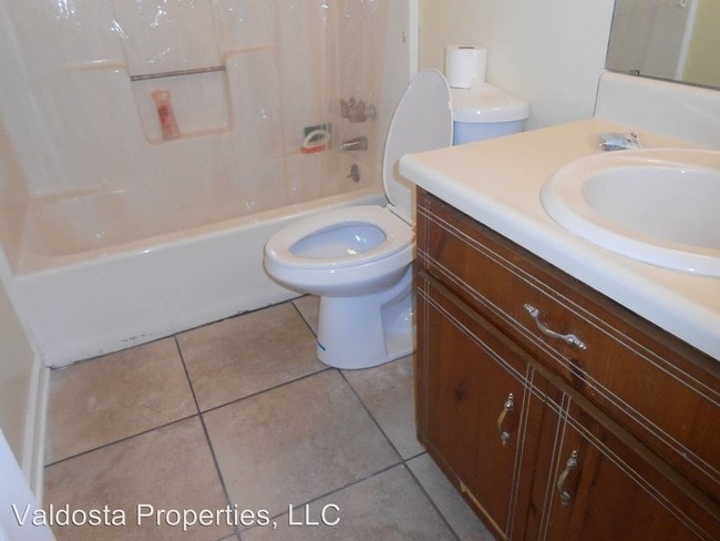 Building Photo - 3 br, 2 bath House - 945 Lakeside Drive