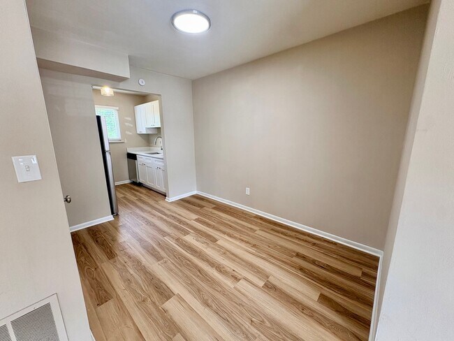 Foto del edificio - 200 Kilby Shores Dr
