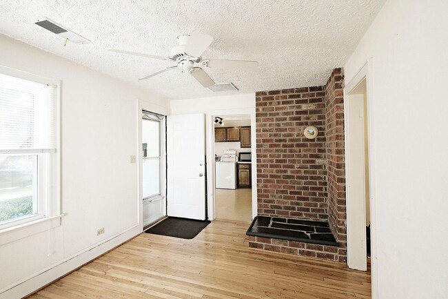 Building Photo - 1306 Chesapeake St