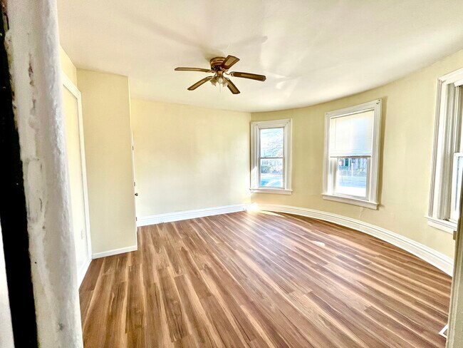 Foto del edificio - 1310 Washburn St
