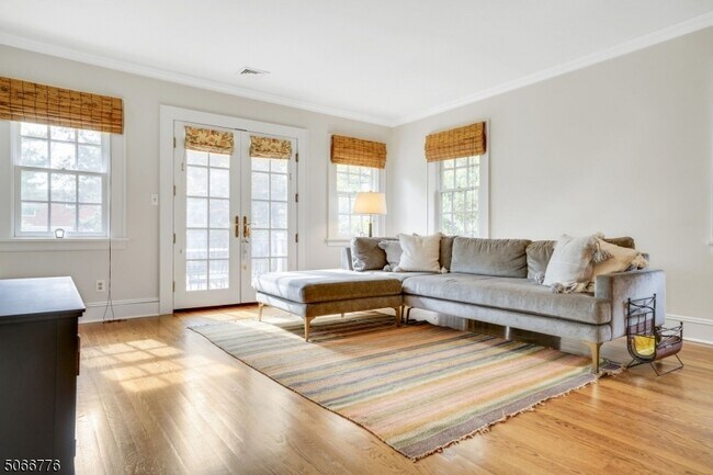 Foto del edificio - 65 Division Ave