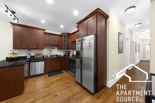 Foto del edificio - 2741 N Drake Ave