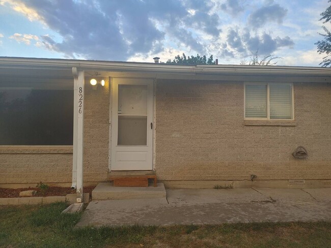 Foto del edificio - Quaint West Jordan Duplex AVAILABLE NOW!