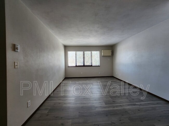 Building Photo - W7760 Elm St