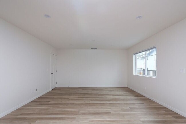 Foto del edificio - 4358-4360 Ocean View Blvd