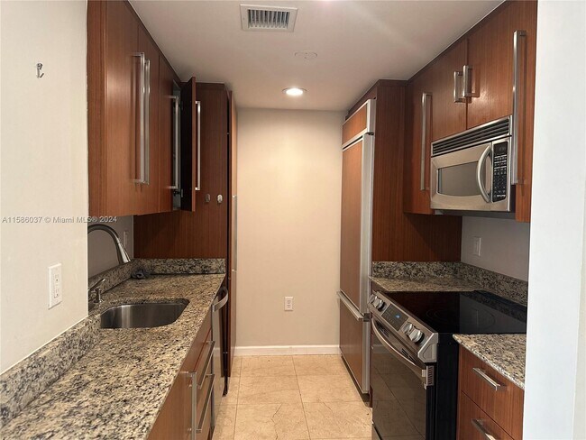 Building Photo - 10275 Collins Ave