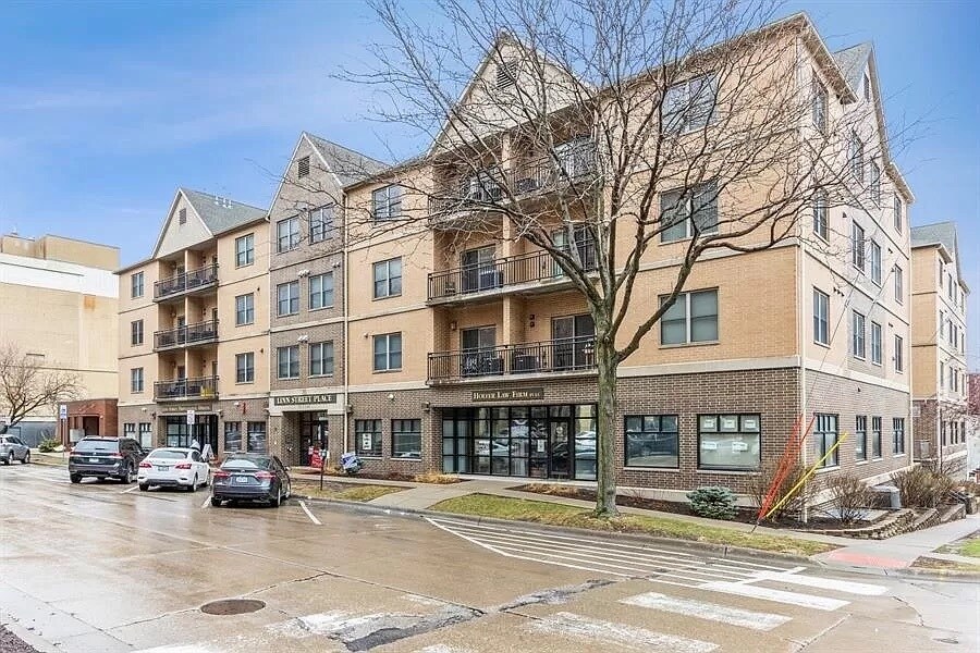332 S Linn St Unit 404, Iowa City, IA 52240 Condo for Rent in Iowa